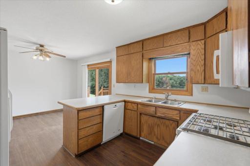 10-Kitchen.jpg