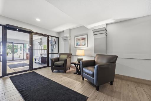 Lobby / 122 Demont Avenue E
