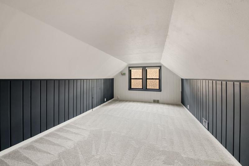 Upper level 3rd bedroom.jpg
