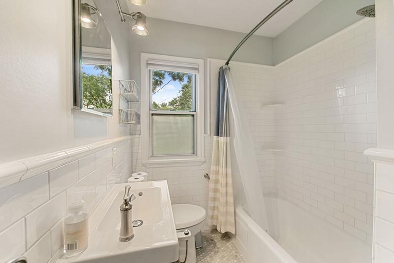 Main floor full bath.jpg