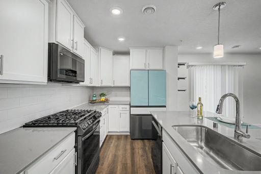 Gorgeous kitchen w/Samsung Bespoke appliances
