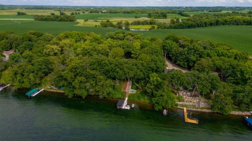 The ideal spot to relax, enjoy fishing, and embrace life on the lake.