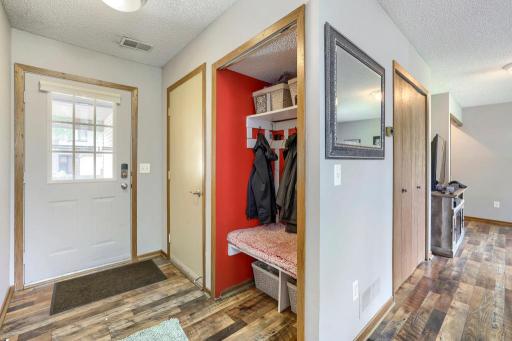 7608 Maplebrook Pkwy N - MLS Sized - 005 - 05 Foyer.jpg