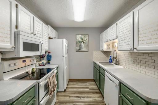 7608 Maplebrook Pkwy N - MLS Sized - 009 - 09 Kitchen.jpg