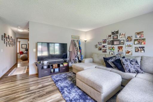 7608 Maplebrook Pkwy N - MLS Sized - 006 - 06 Living Room.jpg