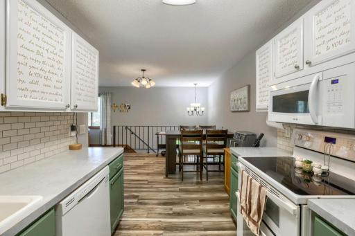 7608 Maplebrook Pkwy N - MLS Sized - 011 - 11 Kitchen.jpg