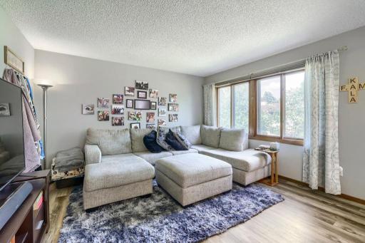 7608 Maplebrook Pkwy N - MLS Sized - 007 - 07 Living Room.jpg