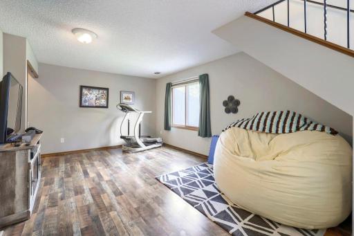 7608 Maplebrook Pkwy N - MLS Sized - 016 - 16 Family Room.jpg