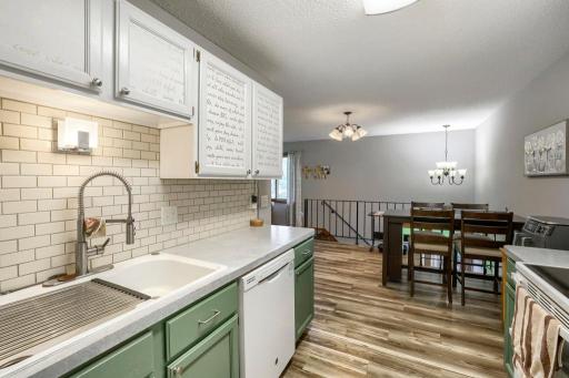 7608 Maplebrook Pkwy N - MLS Sized - 012 - 12 Kitchen.jpg