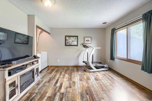 7608 Maplebrook Pkwy N - MLS Sized - 017 - 17 Family Room.jpg
