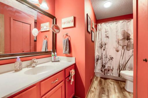 7608 Maplebrook Pkwy N - MLS Sized - 026 - 26 Bathroom.jpg