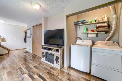 7608 Maplebrook Pkwy N - MLS Sized - 027 - 27 Laundry Room.jpg