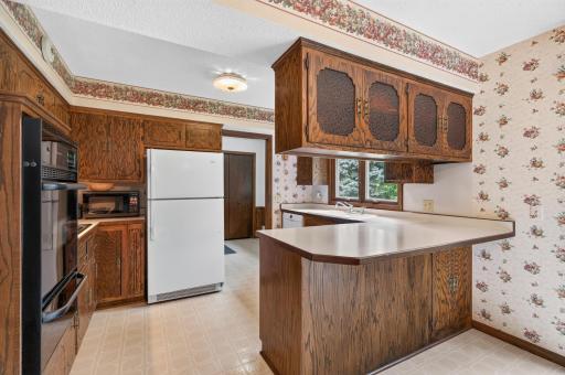 Roomy kitchen offers ample cabinets and work space. Nice size breakfast far. Bonus: Gas cooktop!