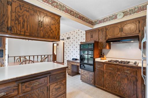 1589 Crest Drive, Chaska, MN 55318