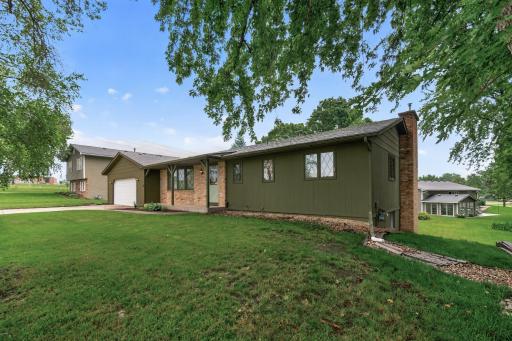 1589 Crest Drive, Chaska, MN 55318