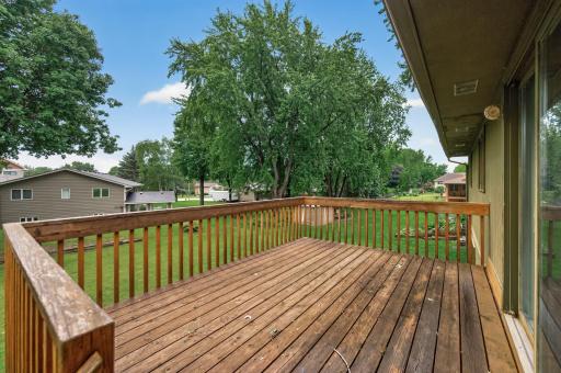 The 14x10 deck makes grilling and entertaining easy!