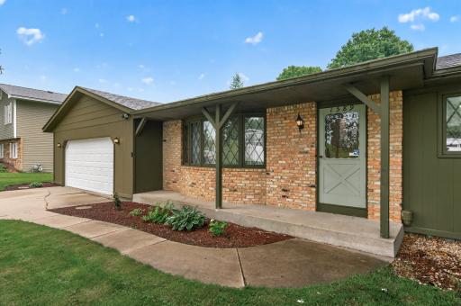 1589 Crest Drive, Chaska, MN 55318