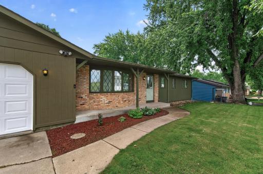 1589 Crest Drive, Chaska, MN 55318