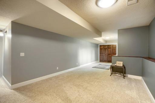 17141 Jefferson ct - Web Quality - 019 - 19 Family Room.jpg