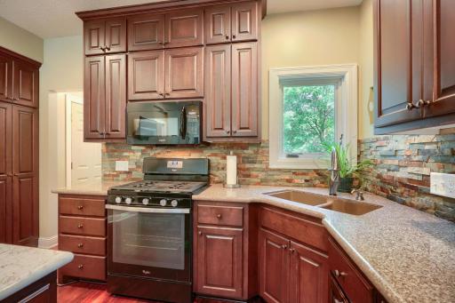 17141 Jefferson ct - Web Quality - 014 - 14 Kitchen.jpg