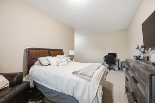 4825 Meadow Creek Drive S, Fargo, ND 58104