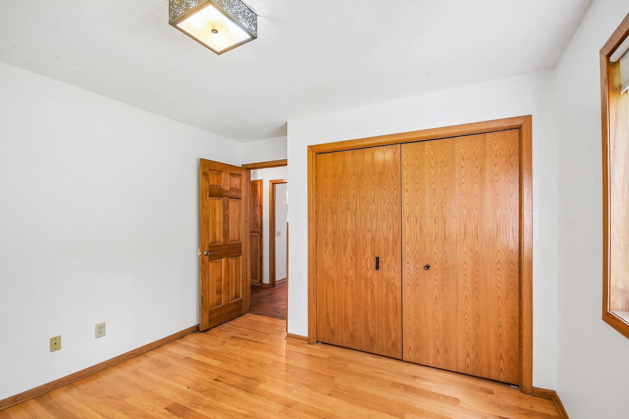 31-web-or-mls-Wild Mountain Rd-S0409-031.jpg