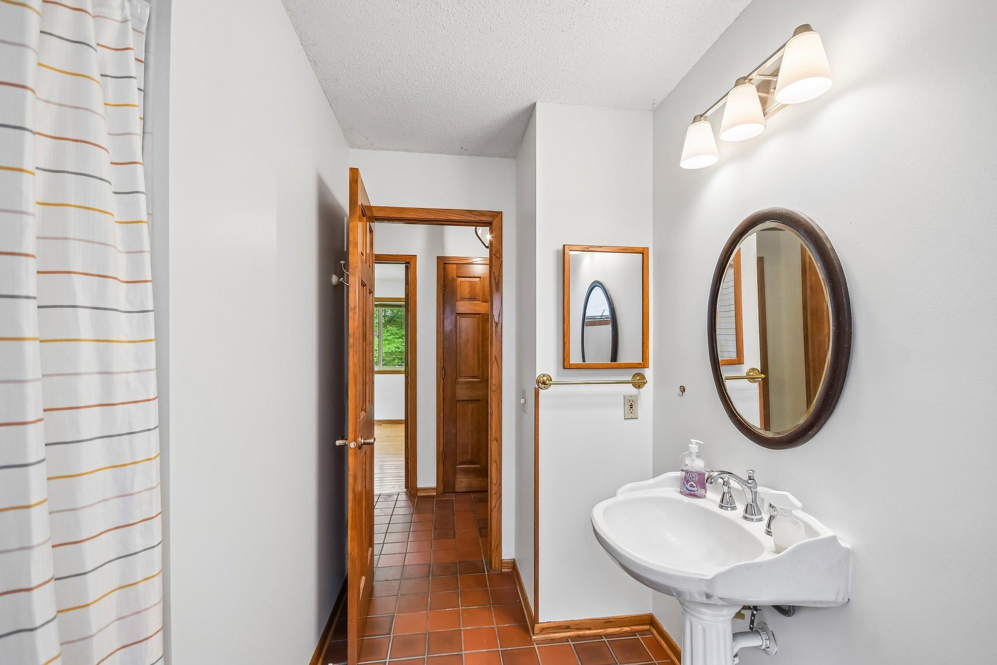 33-web-or-mls-Wild Mountain Rd-S0409-033.jpg