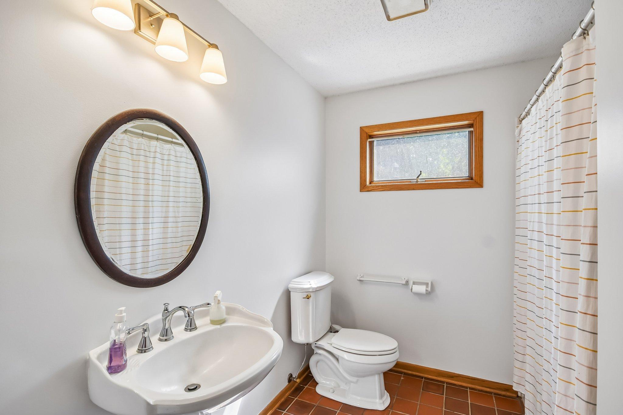 32-web-or-mls-Wild Mountain Rd-S0409-032.jpg