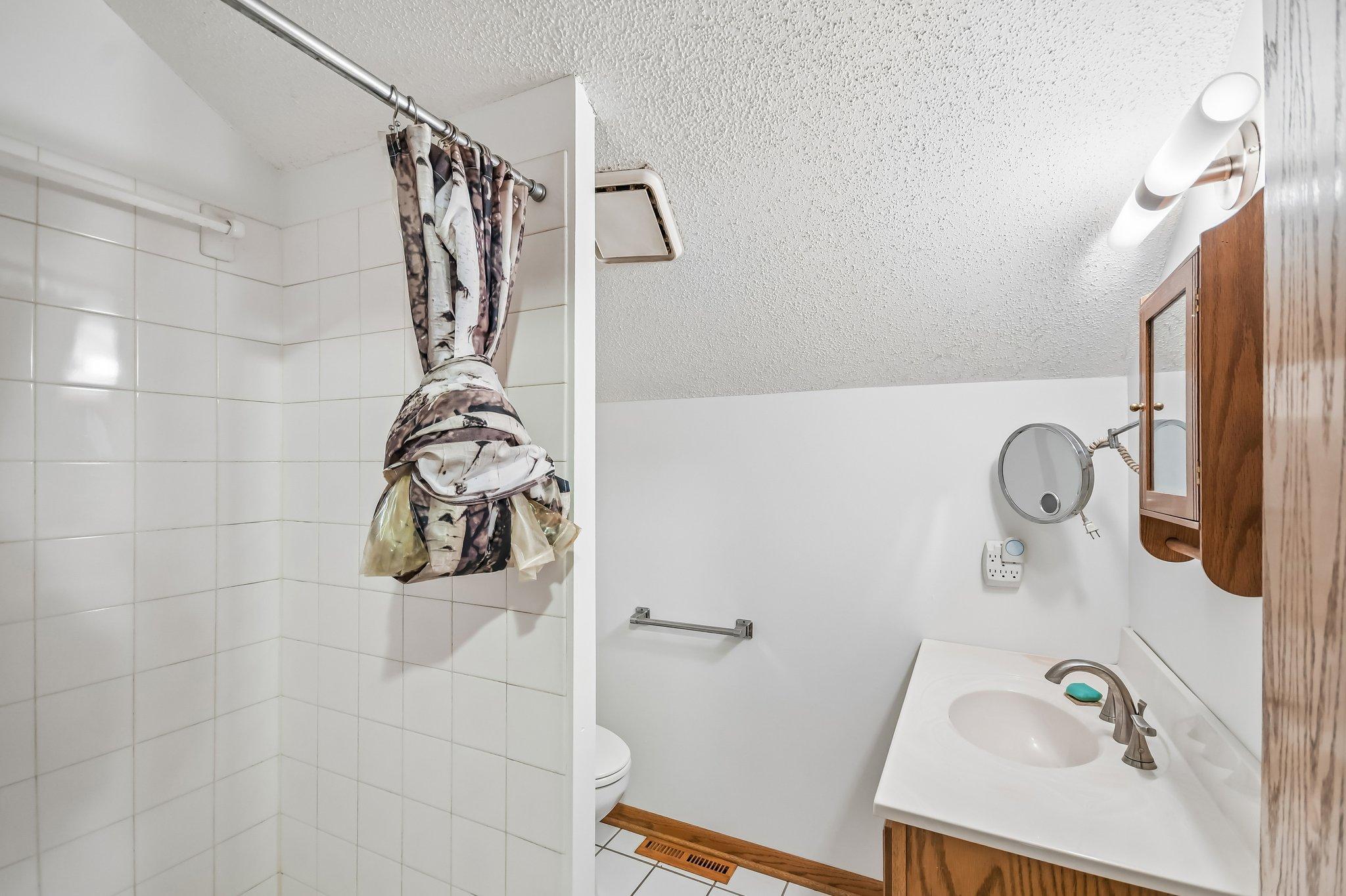 37-web-or-mls-Wild Mountain Rd-S0409-037.jpg