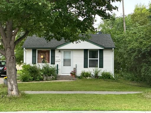 1912 N 6th Avenue N, Moorhead, MN 56560