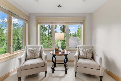 Additional sitting area to enjoy the sweeping views or create a reading nook