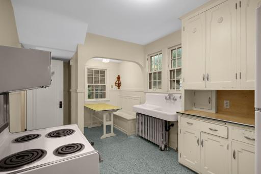 Endless kitchen renovation possibilities.