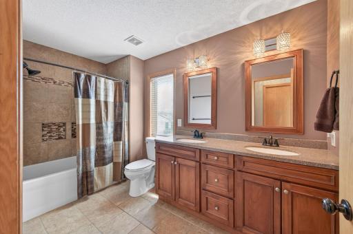 7157 Hidden Valley Lane S, Cottage Grove, MN 55016