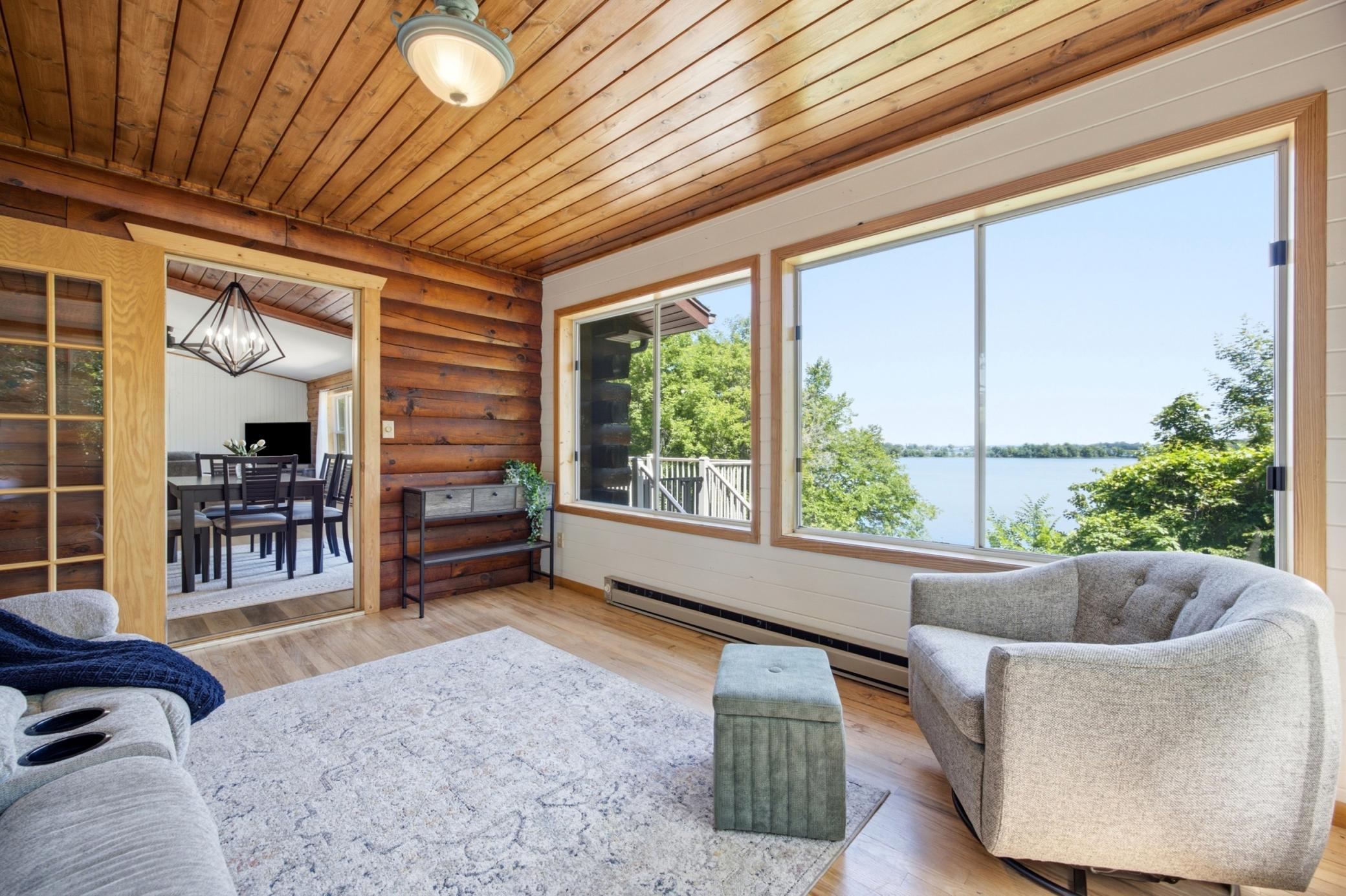 Additional sunroom with the BEST views