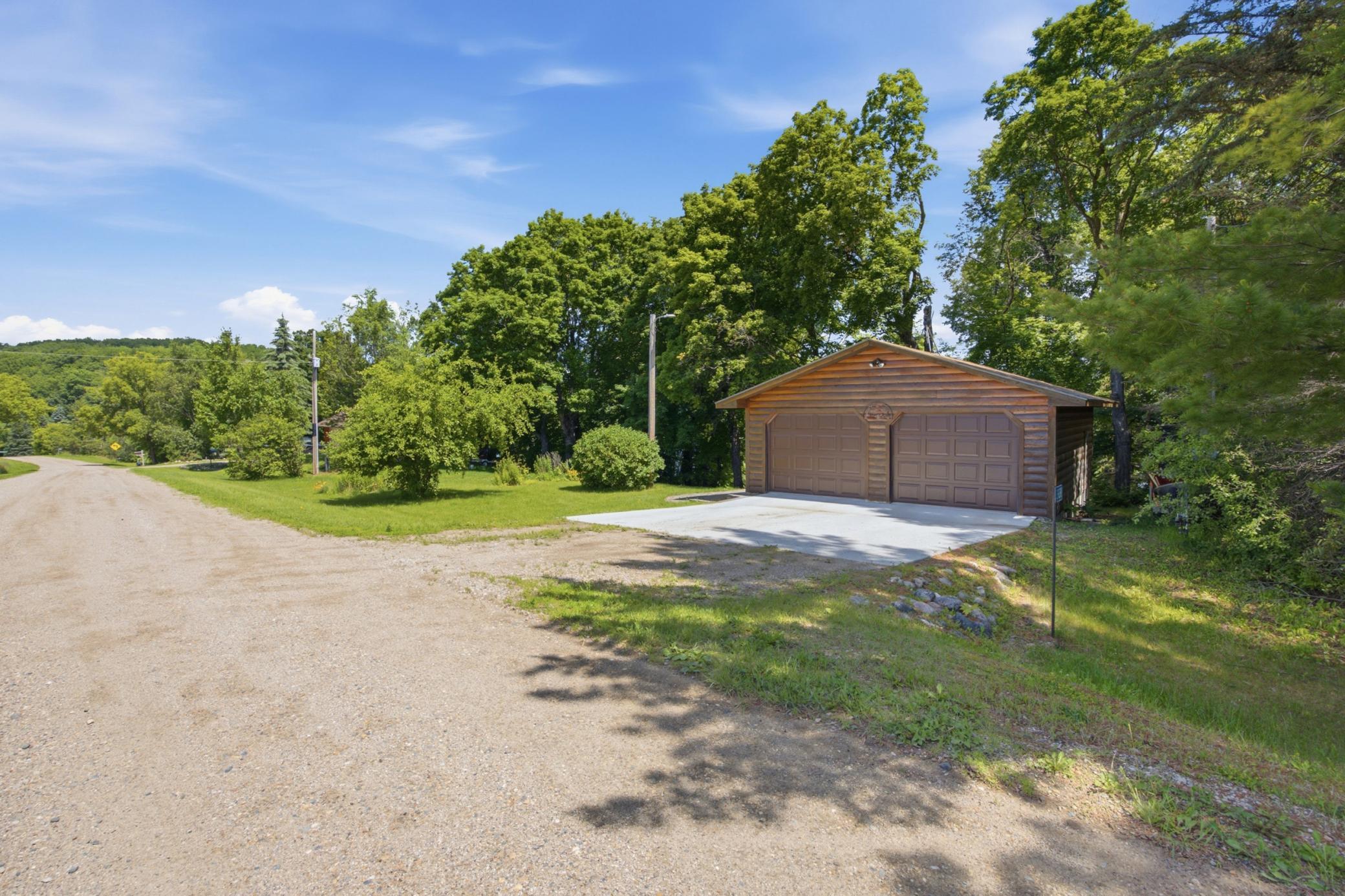 Private road with minimal neighbors