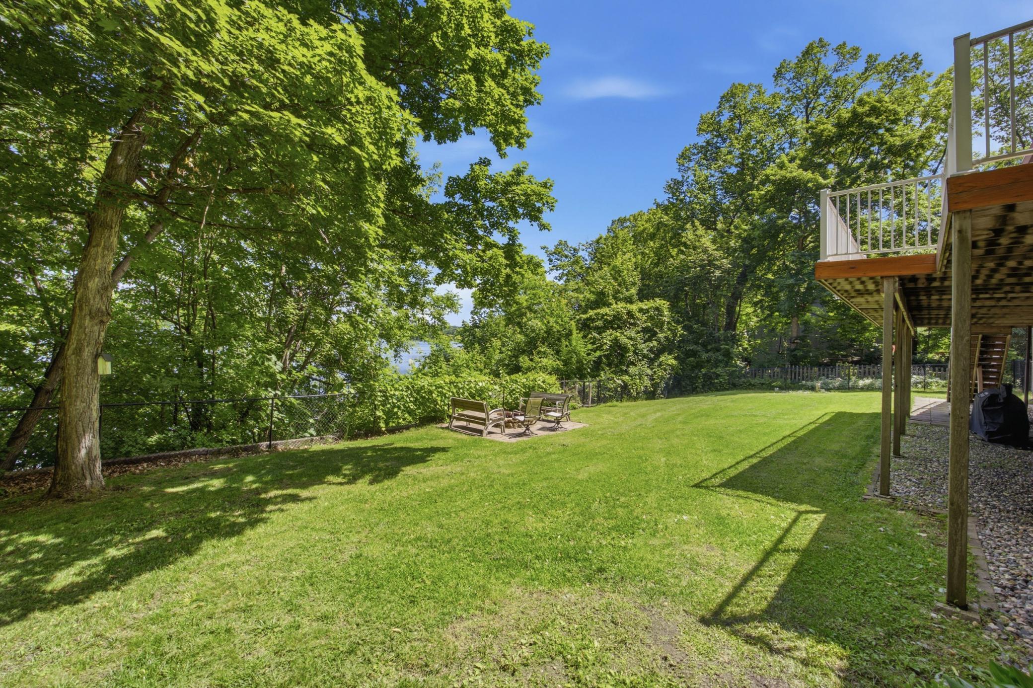 Fully fenced front area