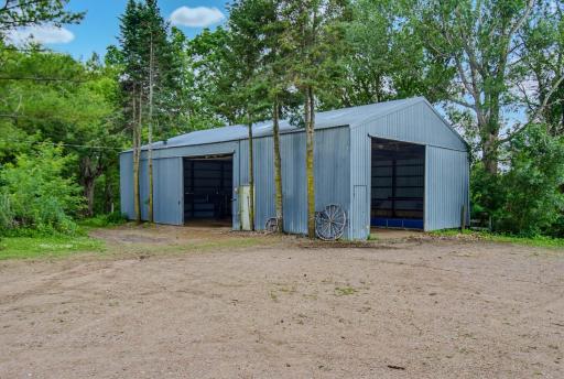 Pole Barn with Great Storage and Shop Space