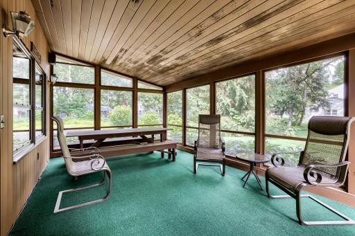 Cool 3 season porch w/custom panels to expand seasonal use!