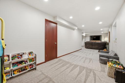 90 6th Street E, Horace, ND 58047