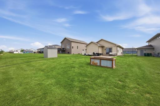 90 6th Street E, Horace, ND 58047
