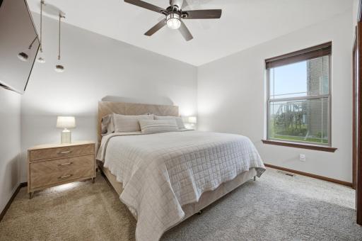 90 6th Street E, Horace, ND 58047