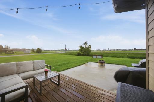 90 6th Street E, Horace, ND 58047