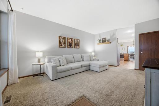 90 6th Street E, Horace, ND 58047