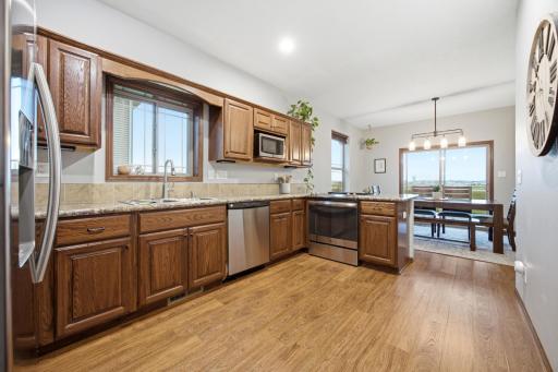 90 6th Street E, Horace, ND 58047