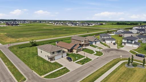 90 6th Street E, Horace, ND 58047