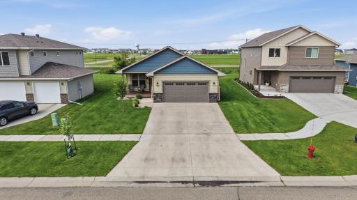 90 6th Street E, Horace, ND 58047