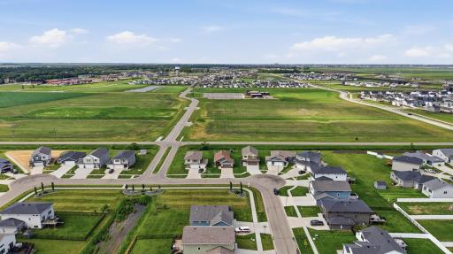 90 6th Street E, Horace, ND 58047