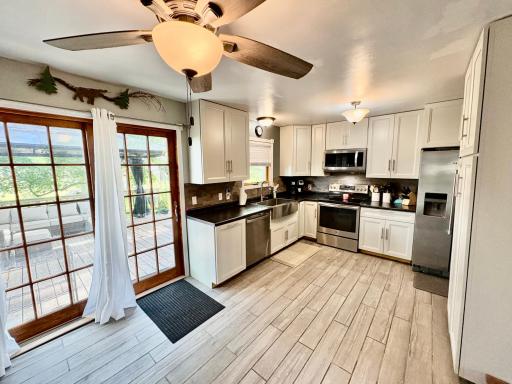 Tiled floors, stainless appliances