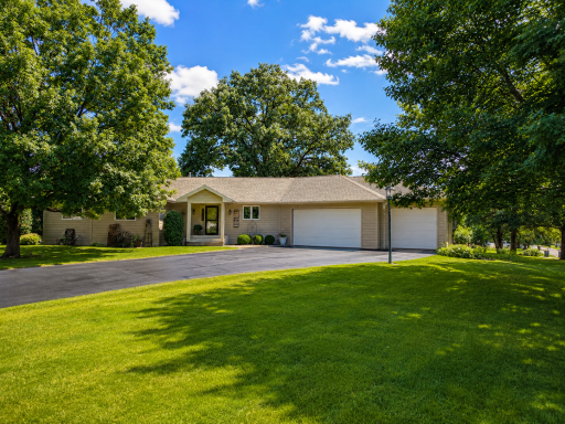 101 Anglewood Drive, Kenyon, MN 55946