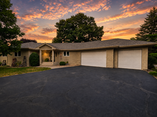 Photo for 101 Anglewood Drive, Kenyon, MN 55946 - listing #7101418 101 Anglewood Drive, Kenyon, MN 55946